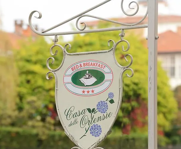 Casa Delle Ortensie B&B 알피냐노